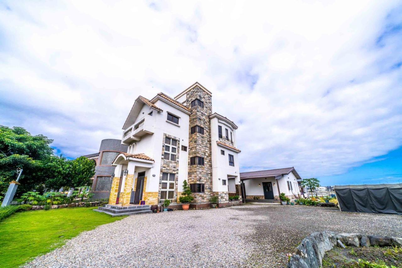 Hostal Aurora Castle Luodong Exterior foto